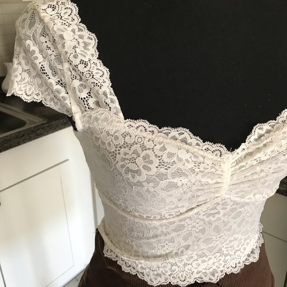 Y2k Abercrombie white lace milkmaid crop top 🍓🤍 - Picture 4 of 12